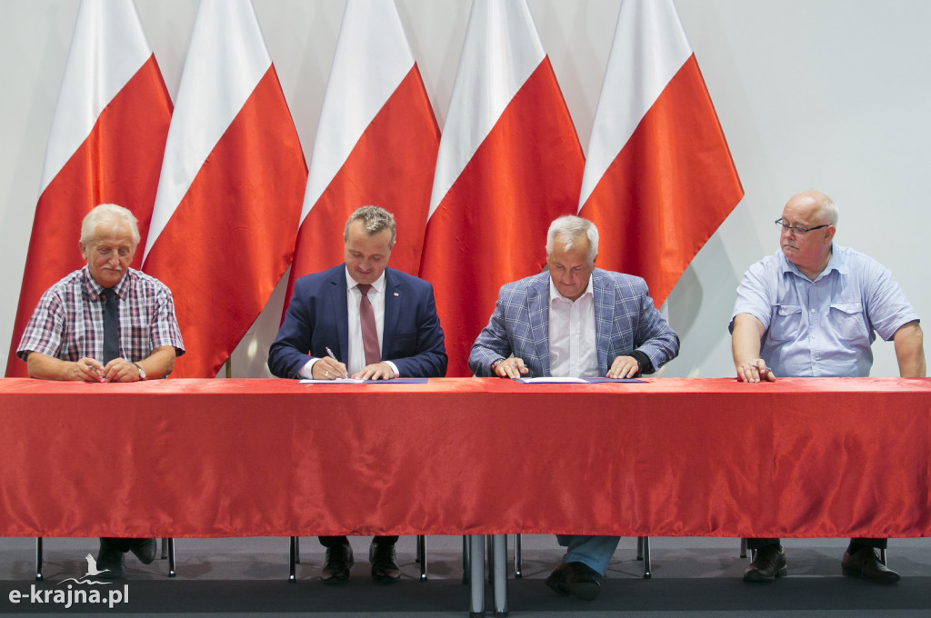 Pierwsze umowy o dofinansowanie odbudowy połączeń lokalnych