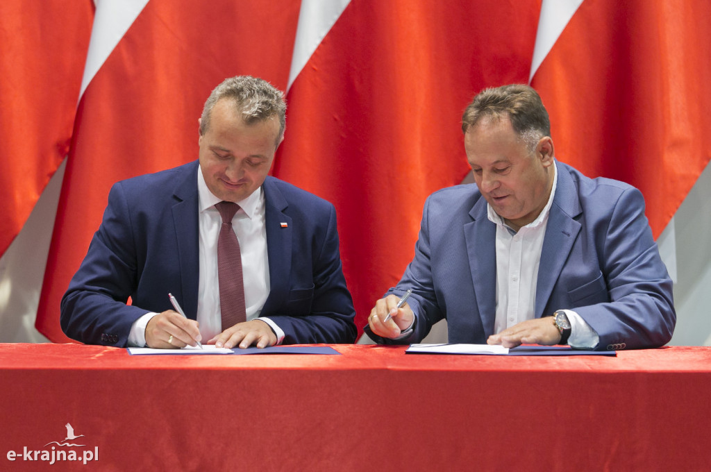 Pierwsze umowy o dofinansowanie odbudowy połączeń lokalnych