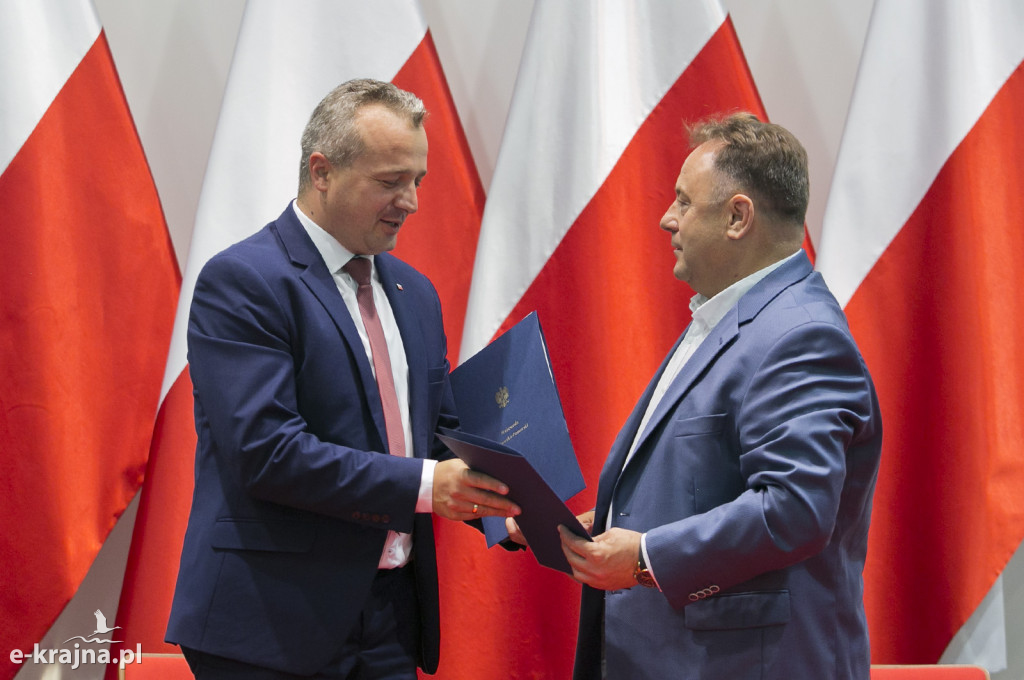 Pierwsze umowy o dofinansowanie odbudowy połączeń lokalnych