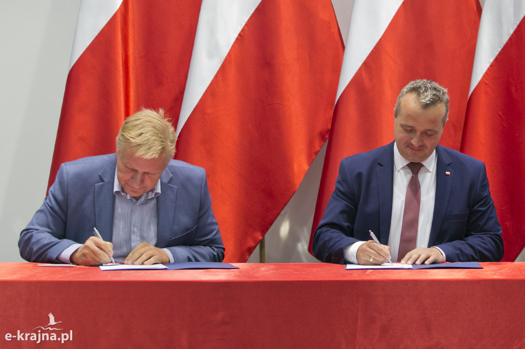 Pierwsze umowy o dofinansowanie odbudowy połączeń lokalnych