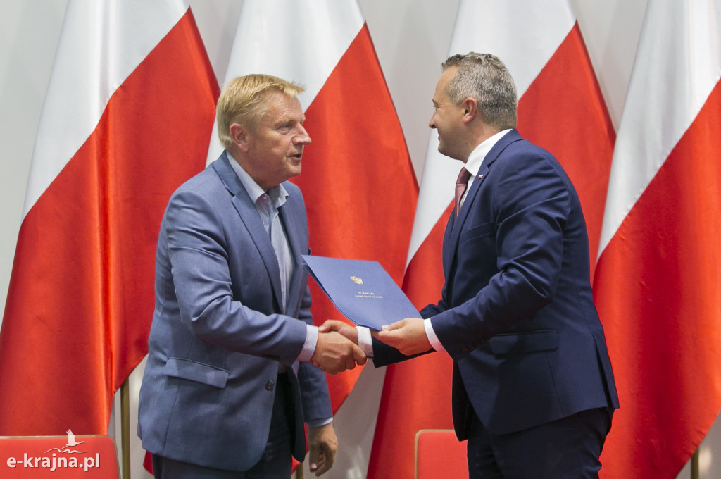 Pierwsze umowy o dofinansowanie odbudowy połączeń lokalnych