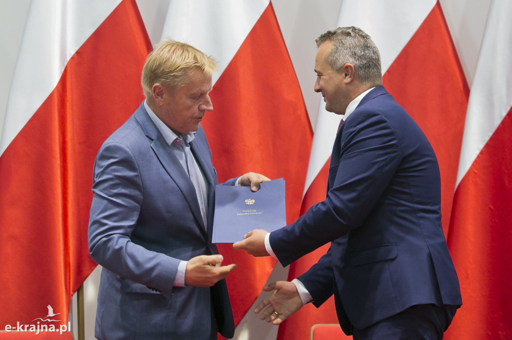 Pierwsze umowy o dofinansowanie odbudowy połączeń lokalnych