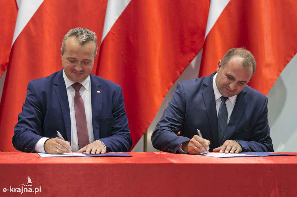 Pierwsze umowy o dofinansowanie odbudowy połączeń lokalnych