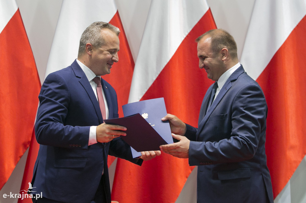 Pierwsze umowy o dofinansowanie odbudowy połączeń lokalnych