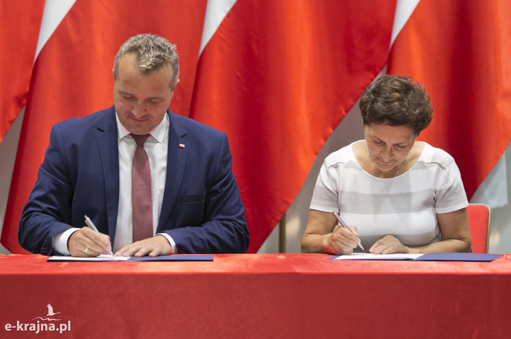 Pierwsze umowy o dofinansowanie odbudowy połączeń lokalnych