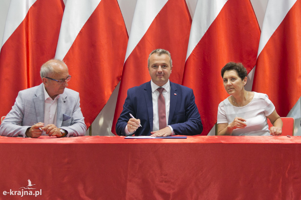 Pierwsze umowy o dofinansowanie odbudowy połączeń lokalnych