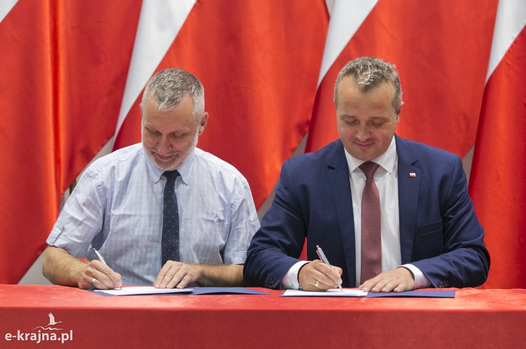 Pierwsze umowy o dofinansowanie odbudowy połączeń lokalnych