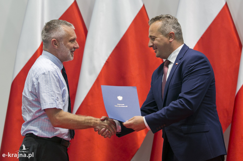 Pierwsze umowy o dofinansowanie odbudowy połączeń lokalnych