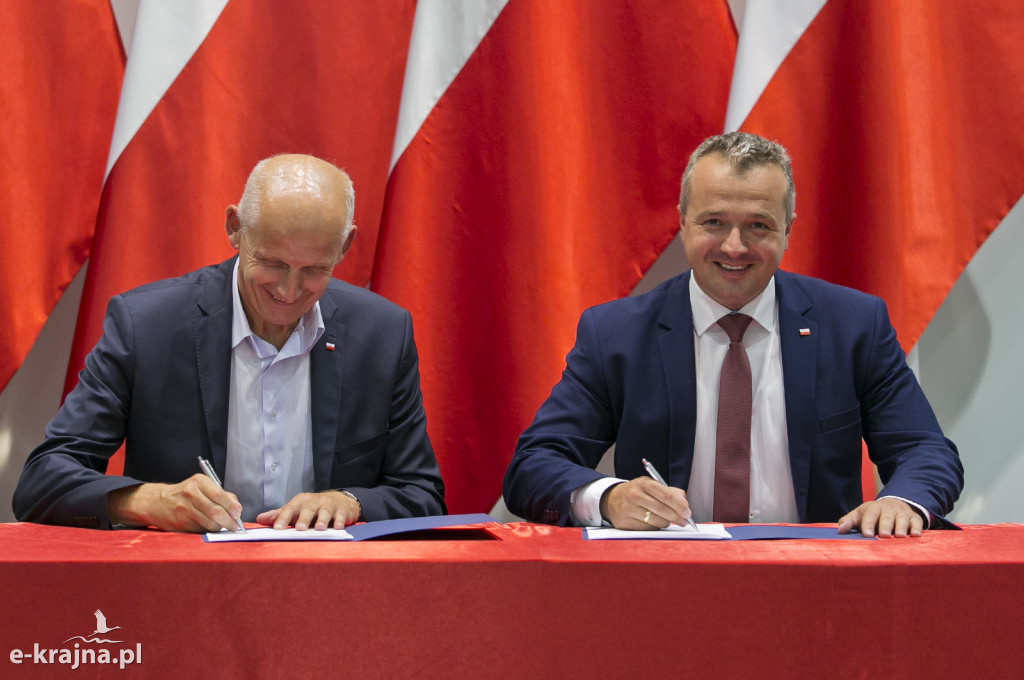 Pierwsze umowy o dofinansowanie odbudowy połączeń lokalnych
