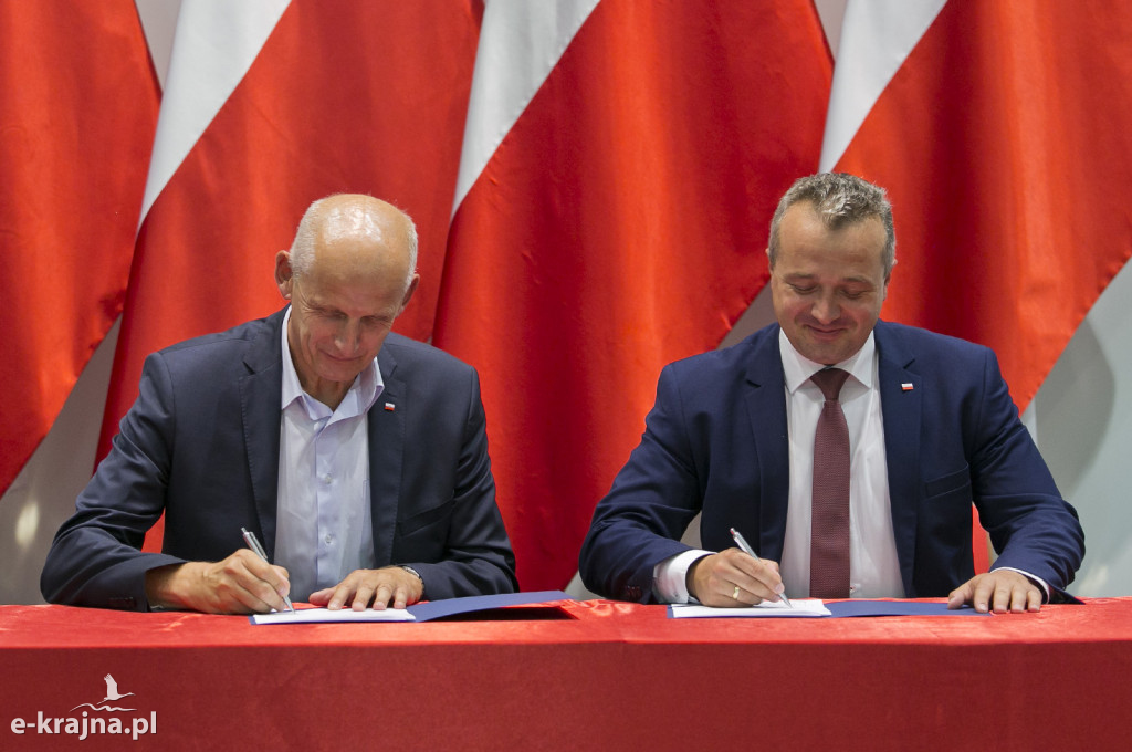 Pierwsze umowy o dofinansowanie odbudowy połączeń lokalnych