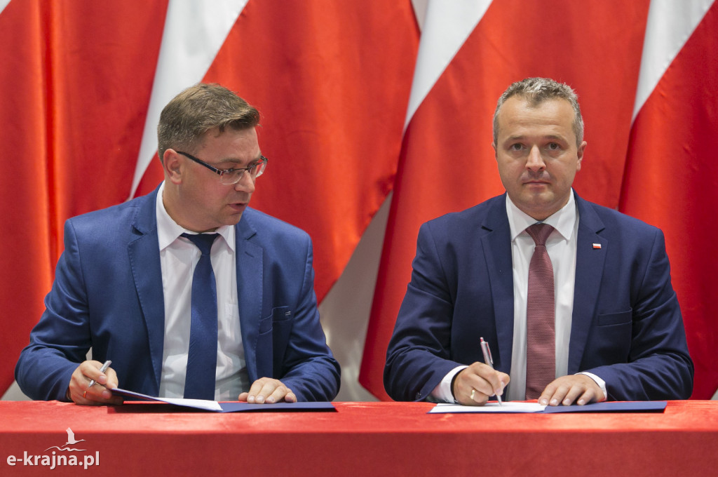 Pierwsze umowy o dofinansowanie odbudowy połączeń lokalnych