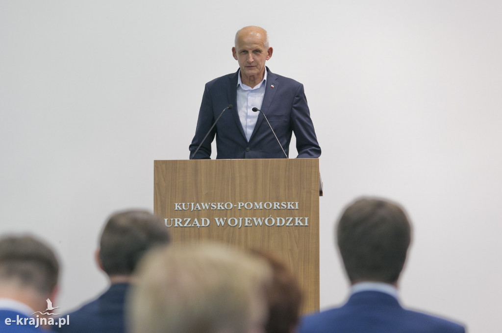 Pierwsze umowy o dofinansowanie odbudowy połączeń lokalnych