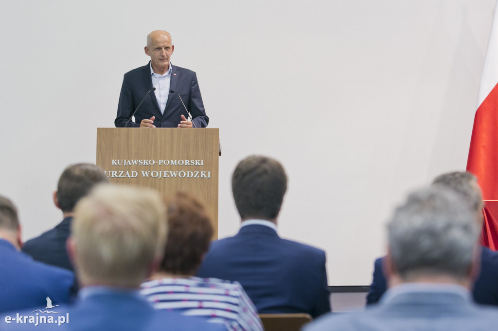Pierwsze umowy o dofinansowanie odbudowy połączeń lokalnych