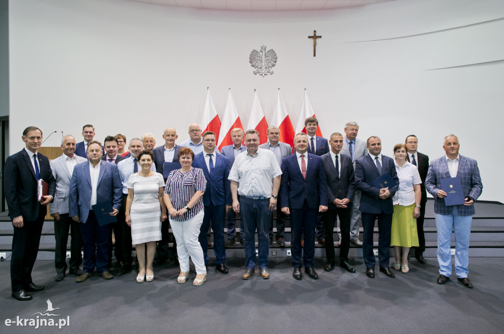 Pierwsze umowy o dofinansowanie odbudowy połączeń lokalnych