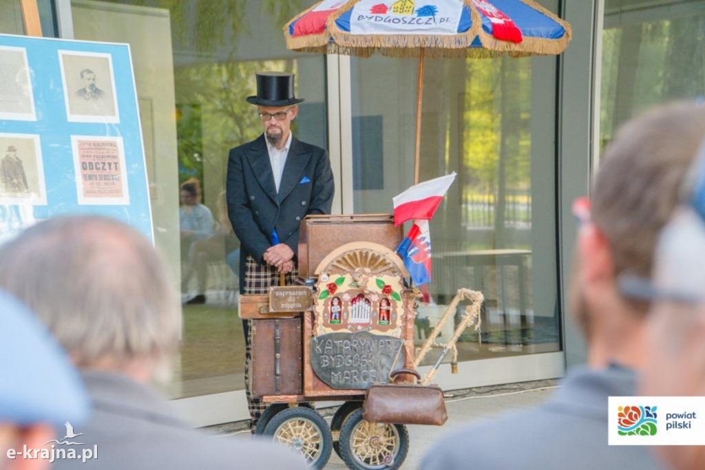 Czytanie polskich nowel przy dźwiękach katarynki