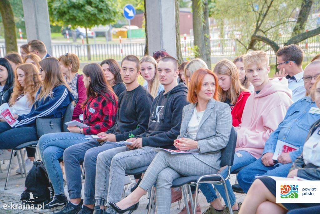 Czytanie polskich nowel przy dźwiękach katarynki