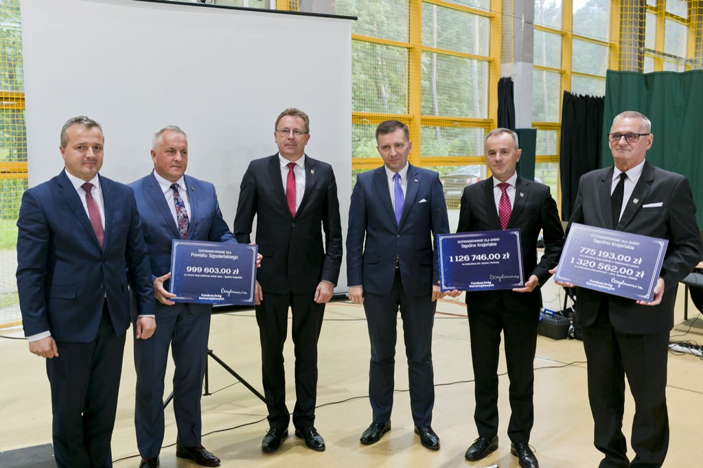 Wsparcie na remonty dróg powiatowych i gminnych