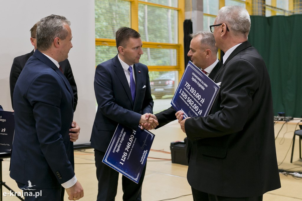 Wsparcie na remonty dróg powiatowych i gminnych