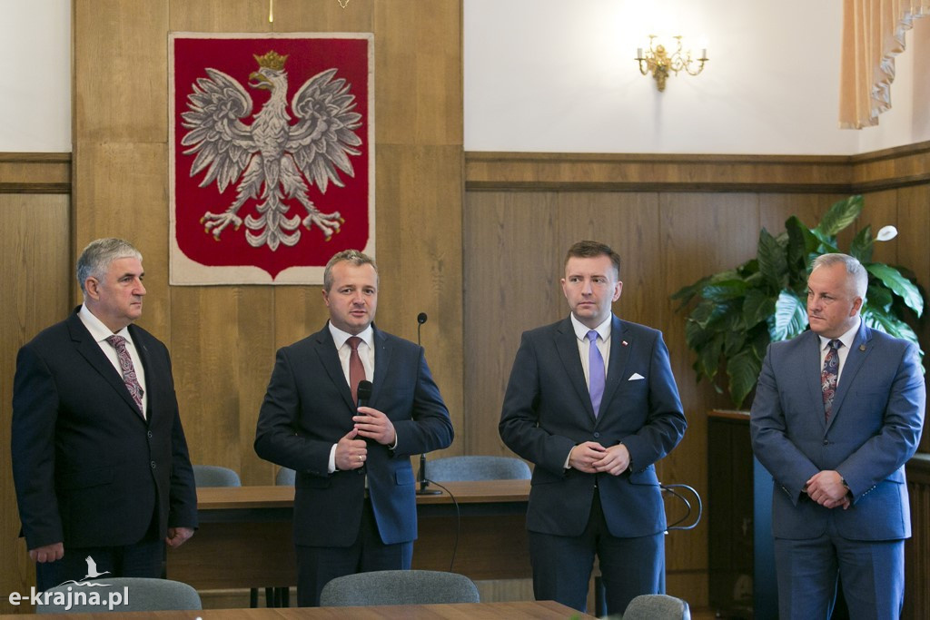 Wsparcie na remonty dróg powiatowych i gminnych