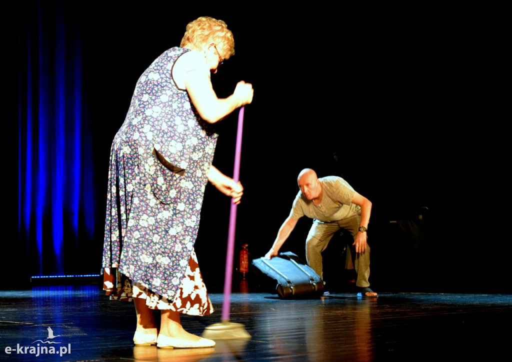 Teatr Bakro w sanatoryjnej formie