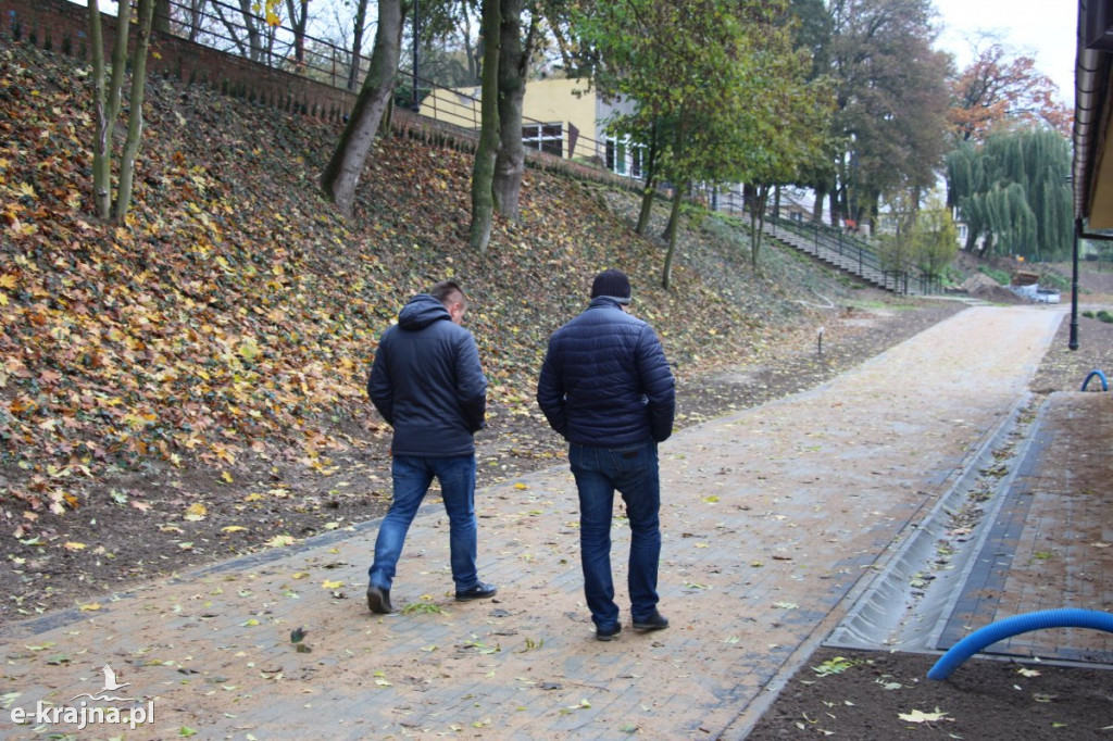 Dalsze prace na nabrzeżu Łobzonki