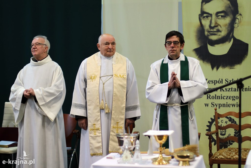 Uroczystość nadania imienia szkołom ZSCKR w Sypniewie cz. 1