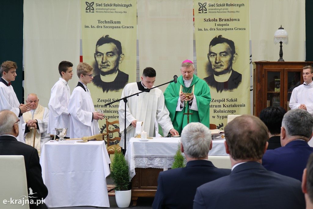 Uroczystość nadania imienia szkołom ZSCKR w Sypniewie cz. 1