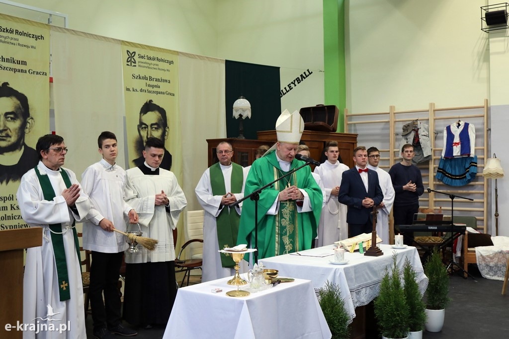 Uroczystość nadania imienia szkołom ZSCKR w Sypniewie cz. 1