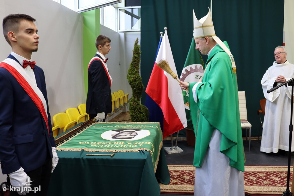 Uroczystość nadania imienia szkołom ZSCKR w Sypniewie cz. 1