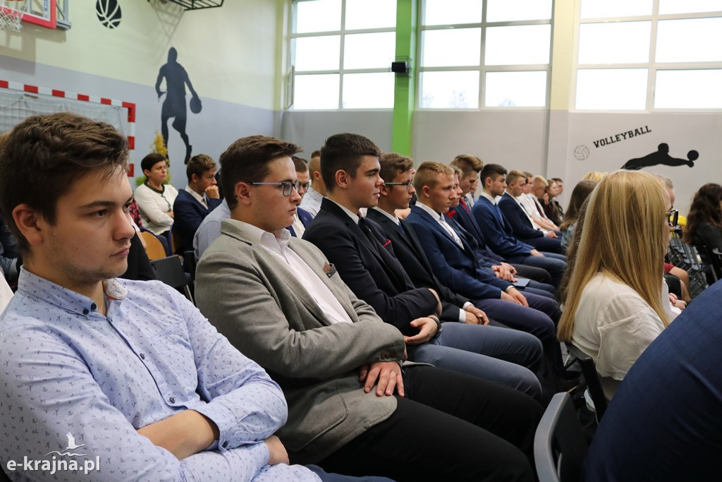 Uroczystość nadania imienia szkołom ZSCKR w Sypniewie cz. 1
