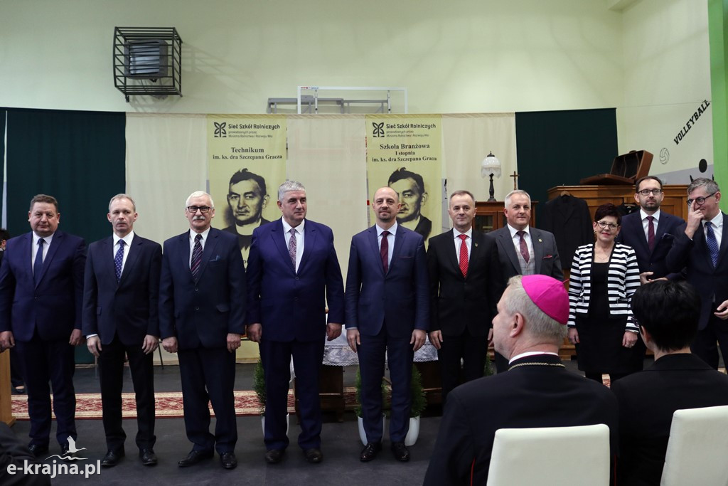 Uroczystość nadania imienia szkołom ZSCKR w Sypniewie cz. 1