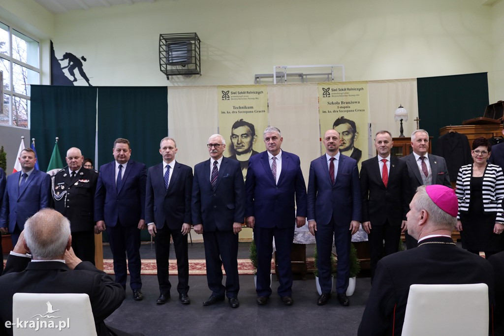 Uroczystość nadania imienia szkołom ZSCKR w Sypniewie cz. 1