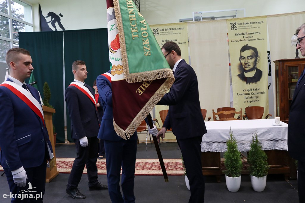 Uroczystość nadania imienia szkołom ZSCKR w Sypniewie cz. 1