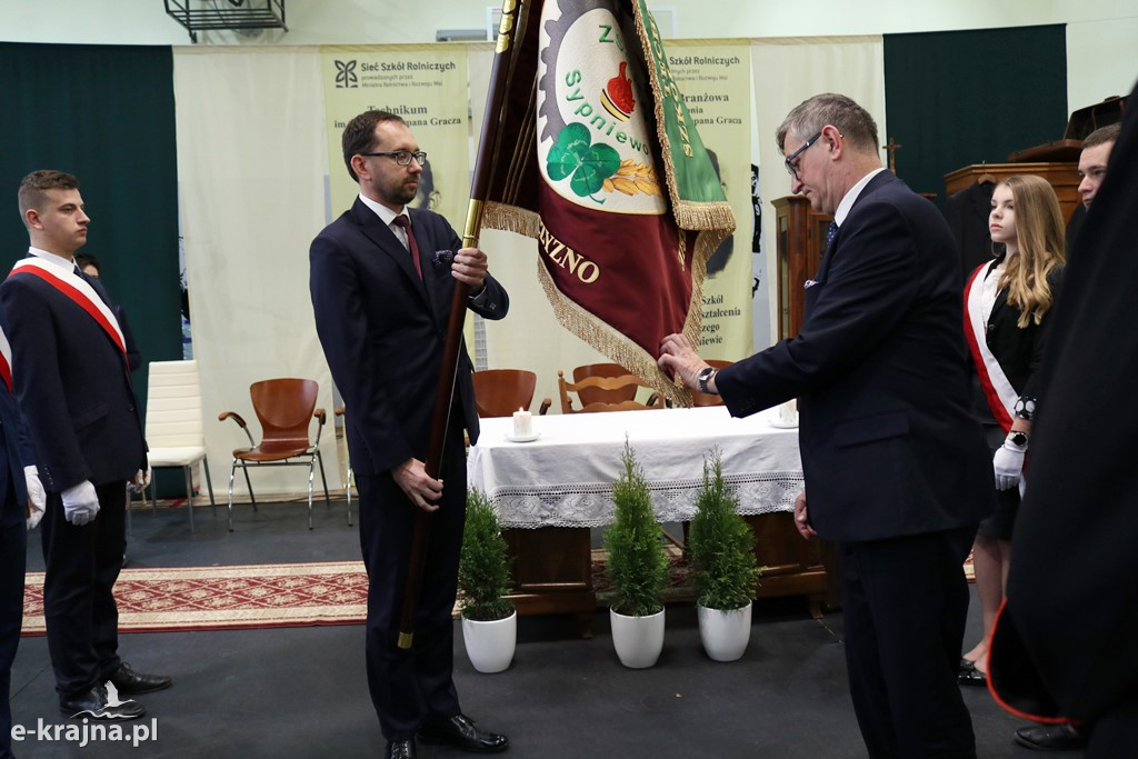 Uroczystość nadania imienia szkołom ZSCKR w Sypniewie cz. 1