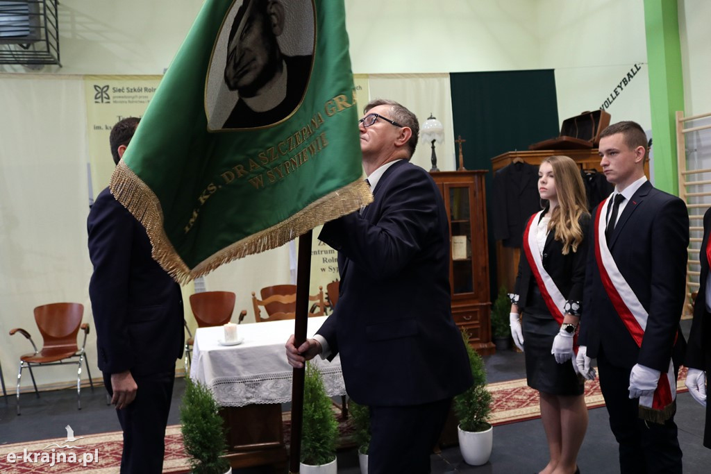 Uroczystość nadania imienia szkołom ZSCKR w Sypniewie cz. 1