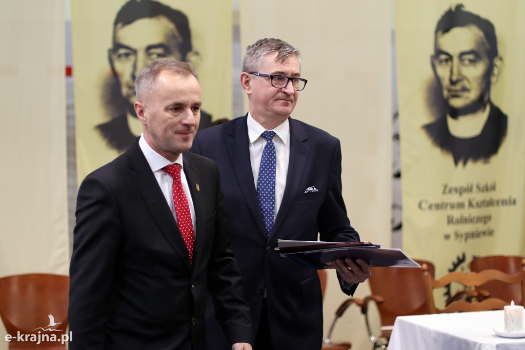 Uroczystość nadania imienia szkołom ZSCKR w Sypniewie cz.2