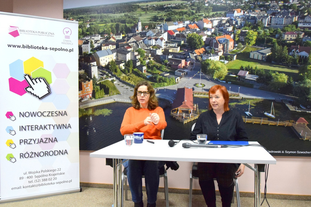 Spotkanie z Magdaleną Grzebałkowską w sępoleńskiej bibliotece