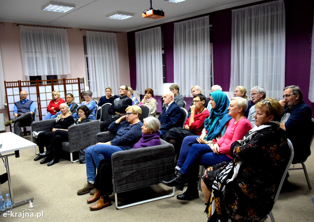 Spotkanie z Magdaleną Grzebałkowską w sępoleńskiej bibliotece