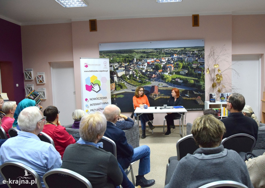 Spotkanie z Magdaleną Grzebałkowską w sępoleńskiej bibliotece