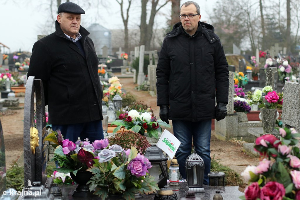 Odwiedzili groby zmarłych członków i działaczy NSZZ Solidarność RI
