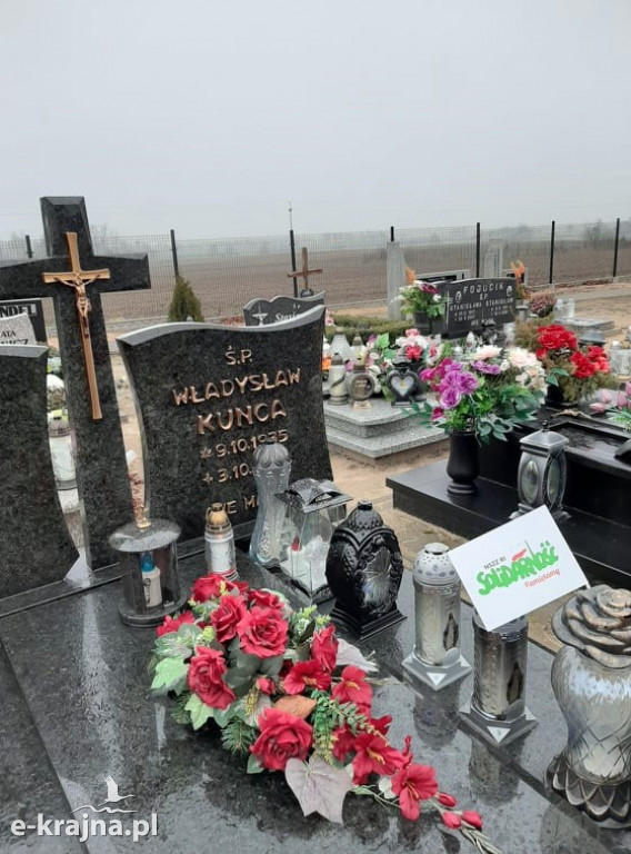 Odwiedzili groby zmarłych członków i działaczy NSZZ Solidarność RI
