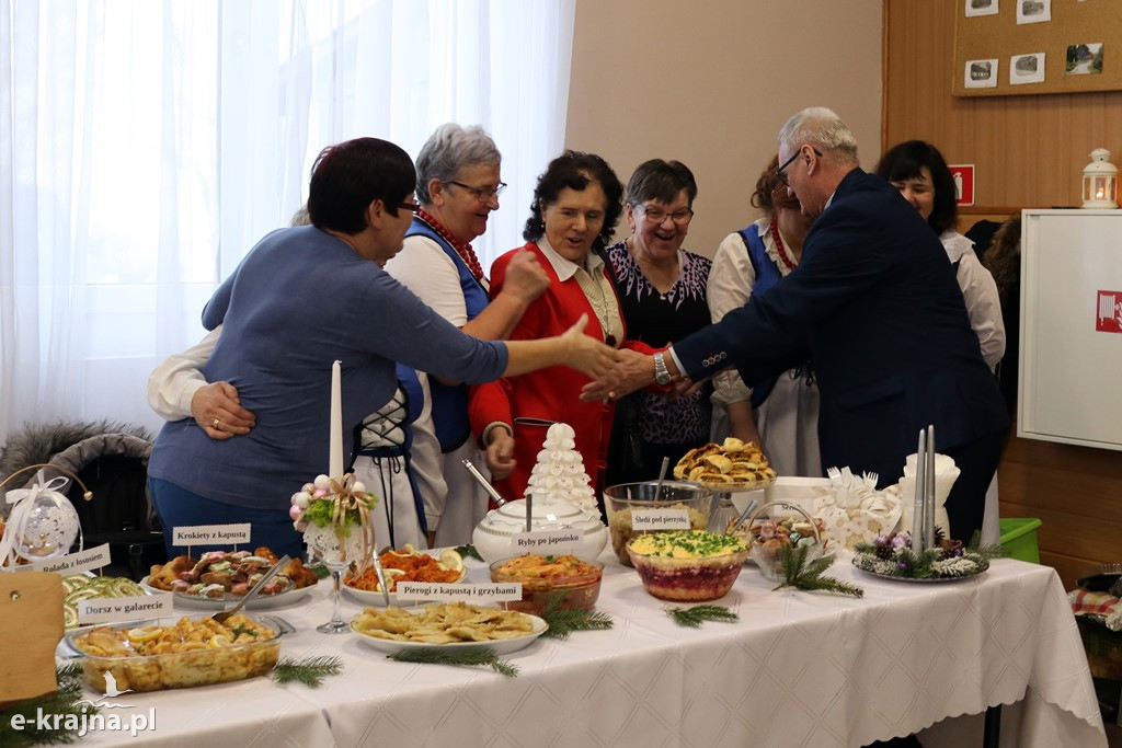 Powiatowa Wystawa Stołów Wigilijnych w Dąbrówce