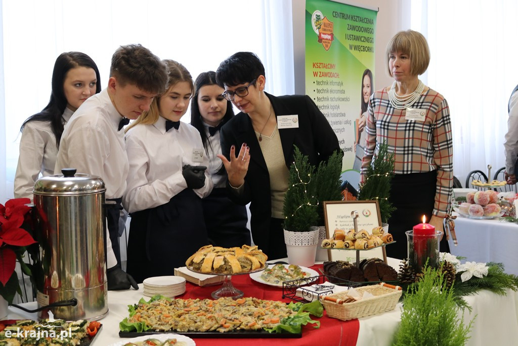 Powiatowa Wystawa Stołów Wigilijnych w Dąbrówce