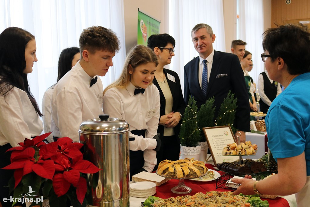 Powiatowa Wystawa Stołów Wigilijnych w Dąbrówce