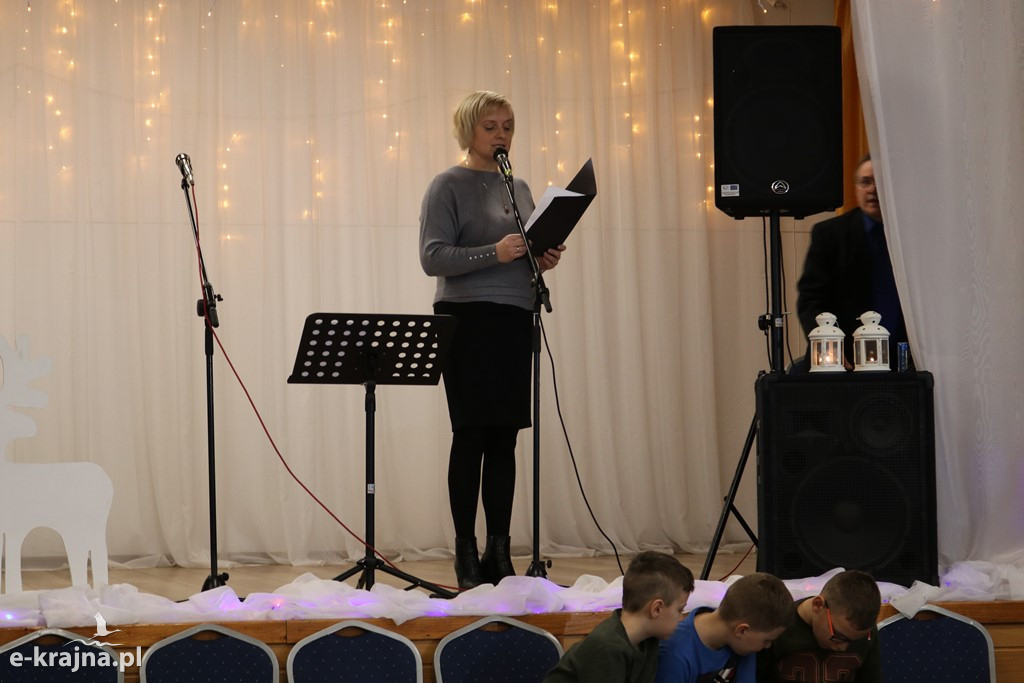 Powiatowa Wystawa Stołów Wigilijnych w Dąbrówce