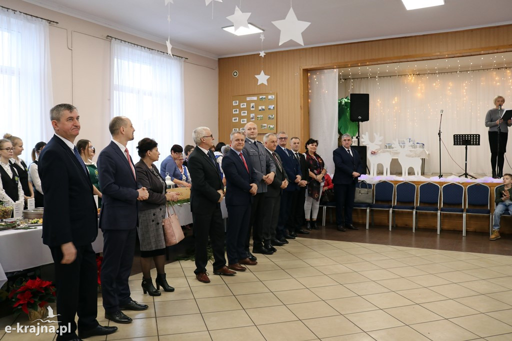 Powiatowa Wystawa Stołów Wigilijnych w Dąbrówce