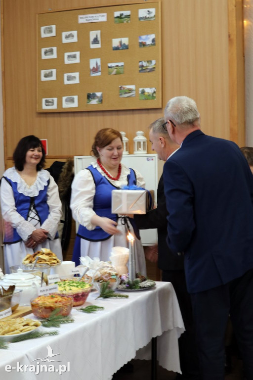 Powiatowa Wystawa Stołów Wigilijnych w Dąbrówce