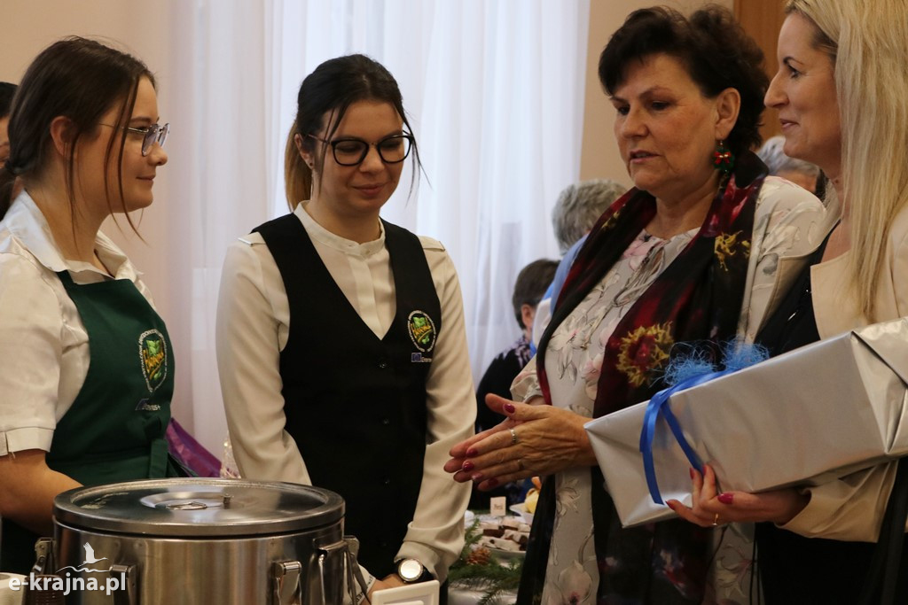 Powiatowa Wystawa Stołów Wigilijnych w Dąbrówce