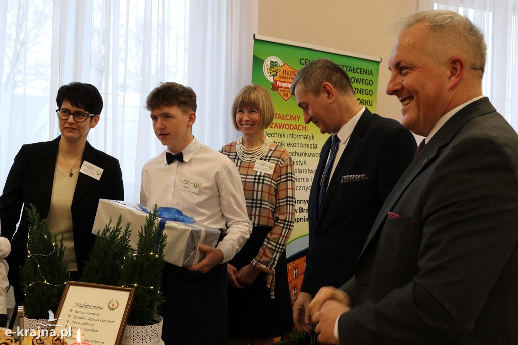 Powiatowa Wystawa Stołów Wigilijnych w Dąbrówce