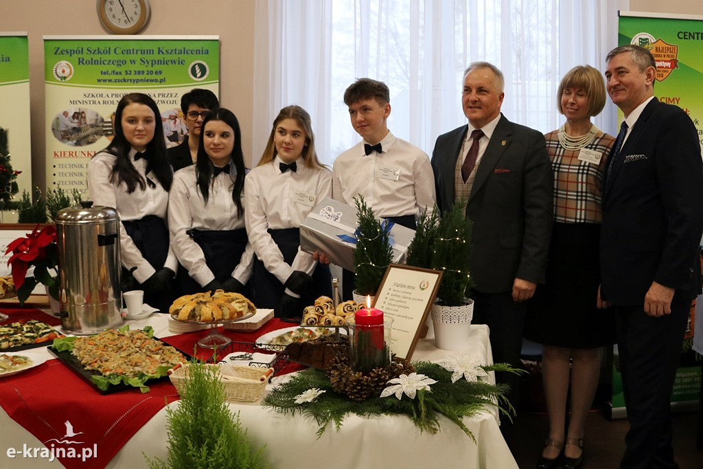 Powiatowa Wystawa Stołów Wigilijnych w Dąbrówce